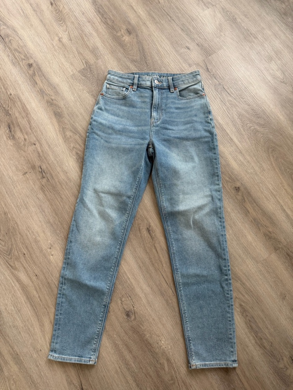 American Eagle Outfitters High-Rise Light Blue Jeans MOM JEANS
